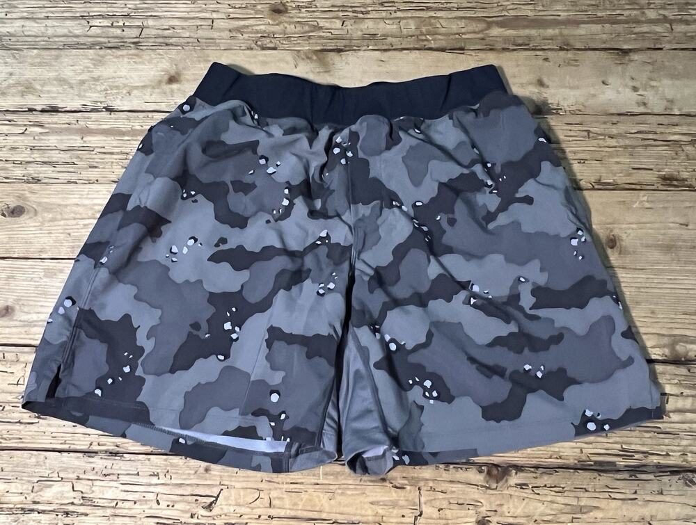 Fabletics Men’s Size L Fundamental Camo Fitness Shorts